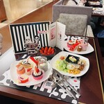 ロビーラウンジ 「マーブルラウンジ」 ヒルトン東京 - ストロベリーモノクロ・ガールズパーティ