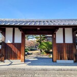 閑祥庵 禅紫 - 重厚な門