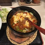 川府人家 - 石鍋麻婆豆腐。細切りの唐辛子がたっぷりです。