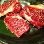 元氣七輪焼肉 牛繁 - 特選カルビ