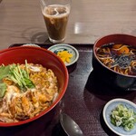 真御膳そば 葉実皮 - かき揚げとじ丼と温かいそばセット1250円