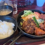 グリル ふらいぱん - 料理写真:Bランチ
ハンバーグと唐揚げ