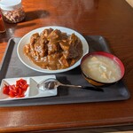 アライ - 料理写真:カツカレー(税込900円)