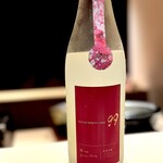 たかおか - おまかせ＃２ 総乃寒菊 かんきく kankiku OCEAN99 凪 Spring Misty 純米大吟醸 無濾過生原酒 うすにごり。 地元で有名な酒蔵、寒菊さんの生酒にごり。 若干発泡してます。 豊かな旨味、甘味、酸味の華やかな酒。