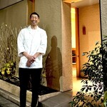 たかおか - ２回転目の準備もあるのにお見送りいただいた、たかおか大将。 43歳になりました。 初めてあった頃は20代だったんだけどね。 また来るよ。