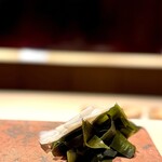 たかおか - いつものワカメとれんこん。 これ食べ過ぎちゃうとお腹が膨れちゃうんで控えめに。