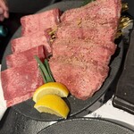 炭火焼肉 にく式 すすきの店 - 