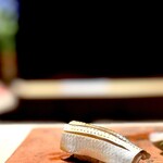 たかおか - コハダ。 めちゃ身厚なコハダ。 しっかり〆めて、しっかり味つけ。 塩味が控えめなので旨い。