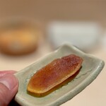 たかおか - カラスミ。 味噌漬けにされてることがわかりますね。 たかおか謹製。 これは、いつも旨ポケットにしのばせておきたいやつ。 一切れで1合いけます。