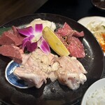 炭火焼肉 にく式 - ホルモンミックス