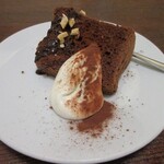 小さな街の食堂 cafe MISTY - デザートはココアのシフォンケーキ