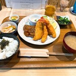 やま屋 - ミックスフライ定食