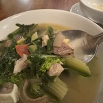 ピッツェリア ブガンヴィッレ 広尾 - 野菜とコティカ（豚の皮）のスープ｡温かくて美味しい｡