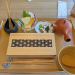 鮪お重 栄町 - 本鮪×薩摩甘海老×しらす三色お重¥3,520
