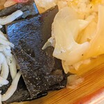 鮪お重 栄町 - 昆布佃煮＆ガリ（本鮪×薩摩甘海老×しらす三色お重）