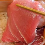 鮪お重 栄町 - 本鮪中とろ？（本鮪×薩摩甘海老×しらす三色お重）