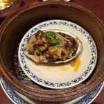 ホテルオークラ レストラン横浜 中国料理 桃源 - 蝦夷鮑のXO醤蒸し