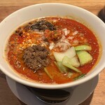 四川担々麺 赤い鯨 - ✅カレー担々麺¥1.050
　※辛さは1〜3からセレクト(3辛)
　※担々麺は辛さに加え痺れもセレクト可能
　※ランチは大盛り無料！