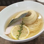 3931WORKS. - 透き通っていて綺麗な昆布水。