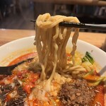 四川担々麺 赤い鯨 - ✅カレー担々麺¥1.050
　※辛さは1〜3からセレクト(3辛)
　※担々麺は辛さに加え痺れもセレクト可能
　※ランチは大盛り無料！
