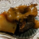 はし本 - .....十品目　蝦夷アワビ　薪焼き　肝と卵黄を煮詰めたソース.....