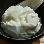 はし本 - .....十三品目　牛乳を3時間燻製したアイスクリーム　ウイスキー.....