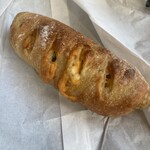 根津のパン - 大葉ハーブソーセージ