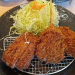 とんかつ神楽坂さくら ひたち野うしく店 - ロースかつ３切れ、ヒレ串かつ、メンチカツ。