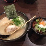 三豊麺 - とんこつ三豊麺＋月見チャーシュー丼