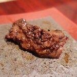 肉の匠 将泰庵 - ■本日の厳選霜降り肉
      脂が甘くて、口の中で溶けていく。
      焼肉なのに重くならない不思議。
      