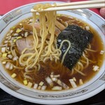 錦華楼 - ラーメン 麺リフトアップ