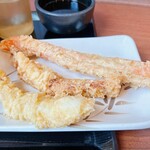 丸亀製麺 - あんこう天 160円・かしわ天 220円
ジャンボカニカマ天 200円  ※細長いものばかり