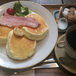 リコッタチーズのスフレパンケーキ ベーコン