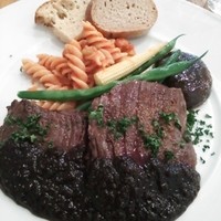 イレール人形町 - ビストロランチ（牛ハラミステーキ 生姜風味のオニオンソース）。1500円。