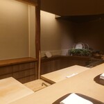 徳ㇵ本也 - 奥には囲炉裏