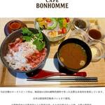 cafe BONHOMME - ローストビーフ丼（サラダセット）　食材にこだわり抜いた一品。