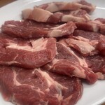 ジンギスカン羊はち 青物横丁店 - ジンギスカン野菜セット（ラム) ・マトンロース