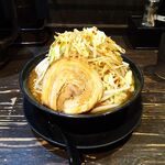 麺や 久 - カネシ醤油　1,050円（野菜マシ）