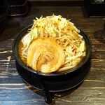 麺や 久 - カネシ醤油　1,050円（野菜マシ）