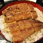 うなぎ丼（上）は鰻一匹使用、タレがあまり甘くなくてさらっとしているのがyoshi好み♪