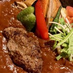 キッチン グリズリー - ビーフハンバーグのルーカレー　うまそうです♪