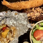 キッチン グリズリー - ホイルの中は温野菜です♪