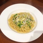 ヴィエ　ボン - 大粒しらすときゃべつのペペロンチーノ