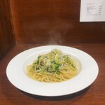 ヴィエ　ボン - 大粒しらすときゃべつのペペロンチーノ