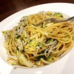 ヴィエ　ボン - 大粒しらすときゃべつのペペロンチーノ