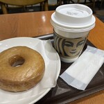 スターバックス・コーヒー - ドリンク写真:シュガードーナツとコーヒー