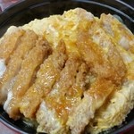 ひばり食堂 - カツはまずまず肉厚でつゆも出汁系の優しい味なのがyoshi好み♪普通盛りで十分お腹いっぱいになります！