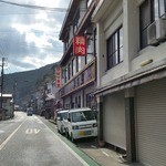 こんな田舎町にどっから人が沸いてくるんだろう^^