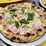 PIZZERIA DEL CENTRO STORICO DI NAGOYA - モルタデッラ　エ　ピスタッキオ