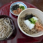 松本蕎麦店 - 冷たいおろし蕎麦と割子蕎麦２枚